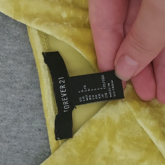 4/$18 NWOT Forever 21 velvet cropped tank - Picture 2 of 3